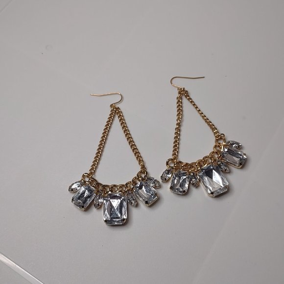 Very Pretty Gold Tone Metal And Clear Plastic Earrings - Picture 2 of 16
